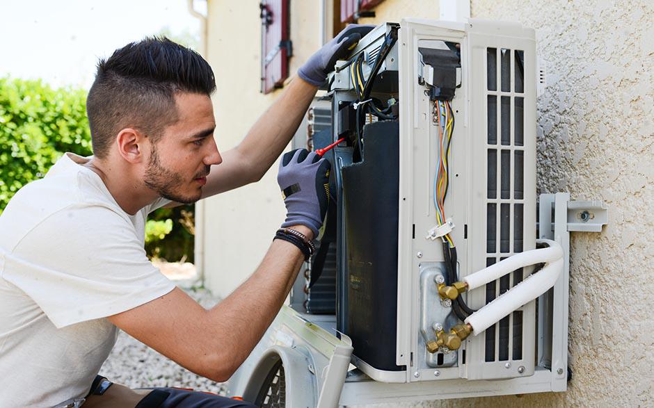 je recherche un électricien La Ville-du-Bois